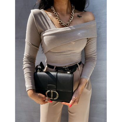 Asymmetrical one-shoulder t-shirt for women Chic und Stil