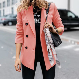 Blazer double boutonnage tendance pour femmes avec silhouette élancée et poches pratiques Chic und Stil
