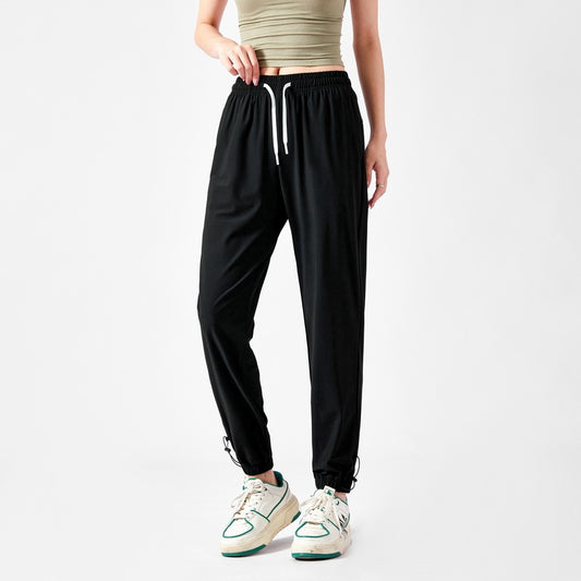 Light sport pants for women with elastic waist and practical pockets Chic und Stil
