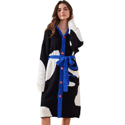 Cozy robe for women with graphic pattern Chic und Stil