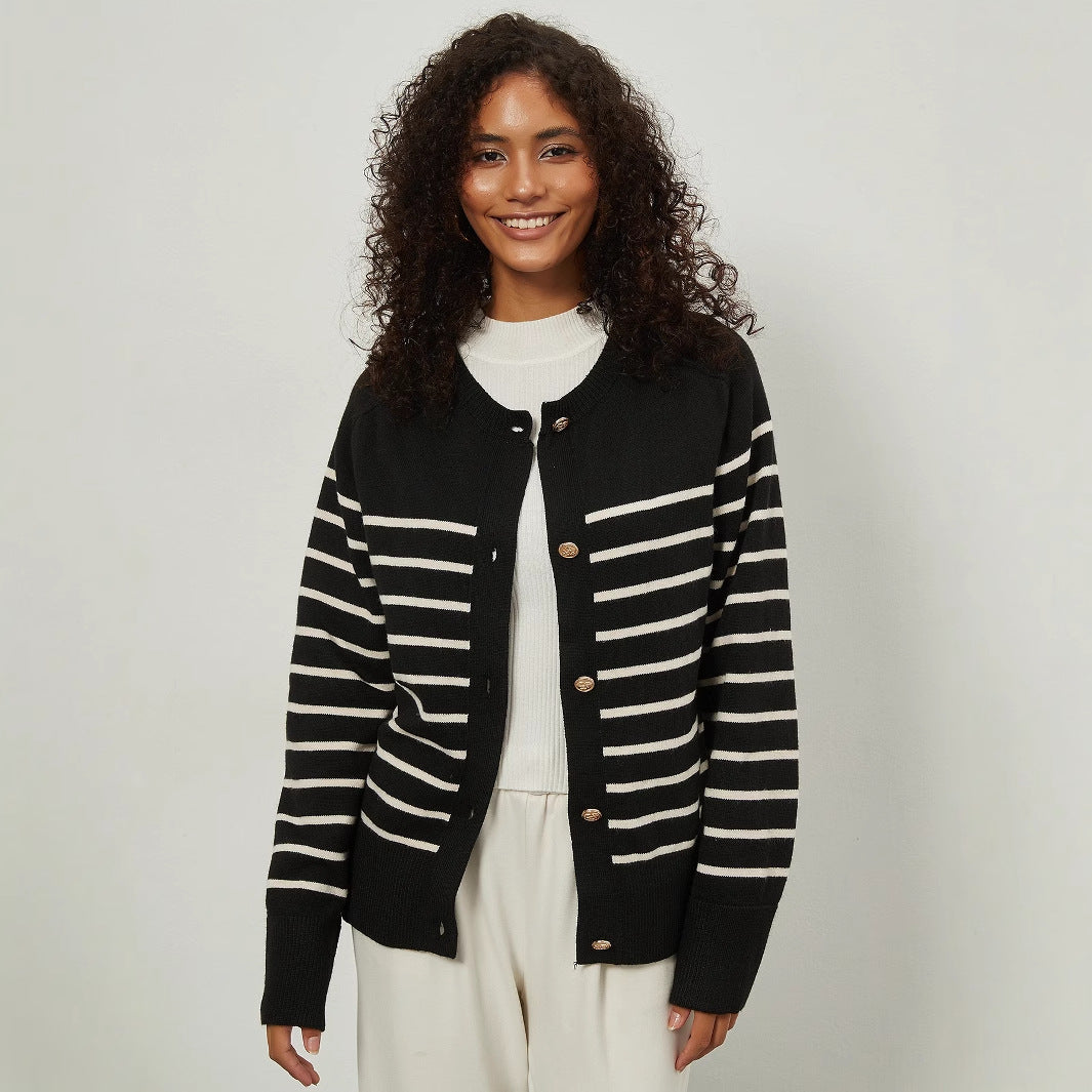 Pull femme avec motif rayé et détails de boutons élégants Chic und Stil
