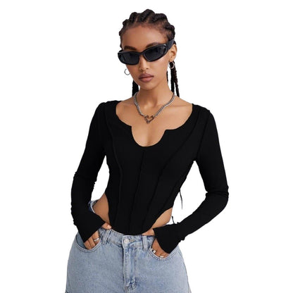 Body à manches longues pour femmes avec décolleté en V plongeant et détails découpés sophistiqués Chic & Stil
