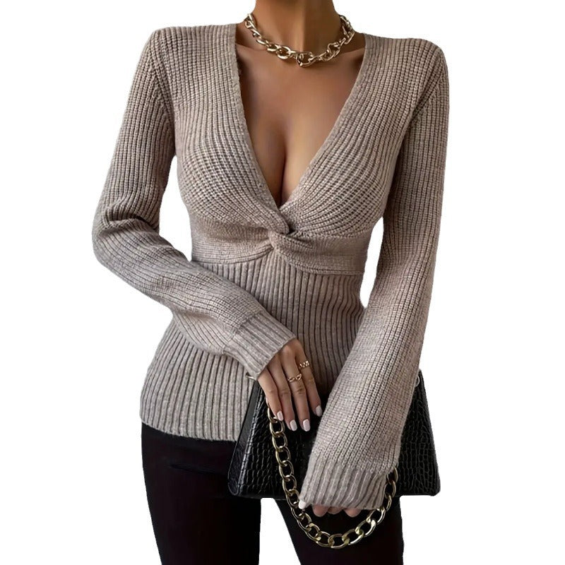 Pull en tricot pour femmes avec un décolleté en V profond et une coupe cintrée Chic und Stil