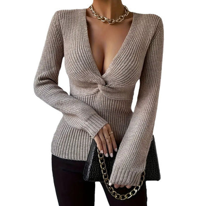 Pull en tricot pour femmes avec un décolleté en V profond et une coupe cintrée Chic und Stil