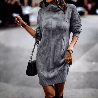 Robe en tricot pour femmes avec un motif de tresse moderne et un col haut Chic und Stil