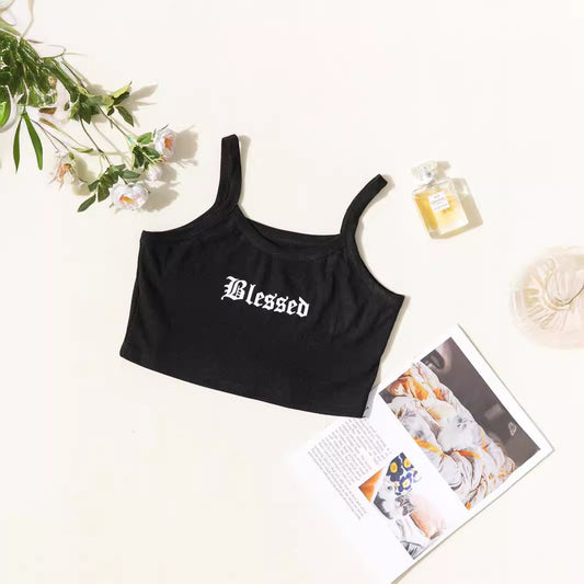 Top court pour femmes avec un design côtelé et un cool logo Chic und Stil
