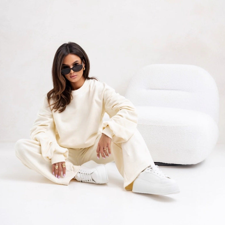 Casual outfit for women with wide pants and oversized sweatshirt Chic und Stil