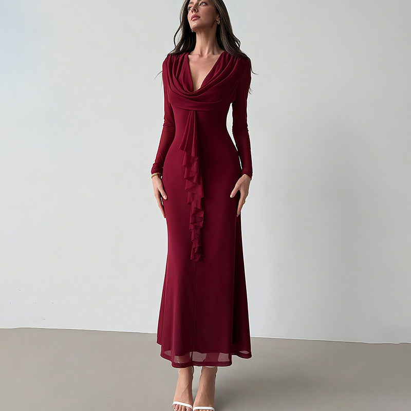 Robe maxi élégante pour femmes avec décolleté en V profond et détail volant Chic und Stil