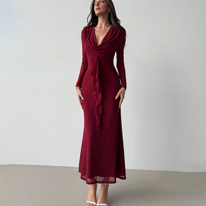 Robe maxi élégante pour femmes avec décolleté en V profond et détail volant Chic und Stil