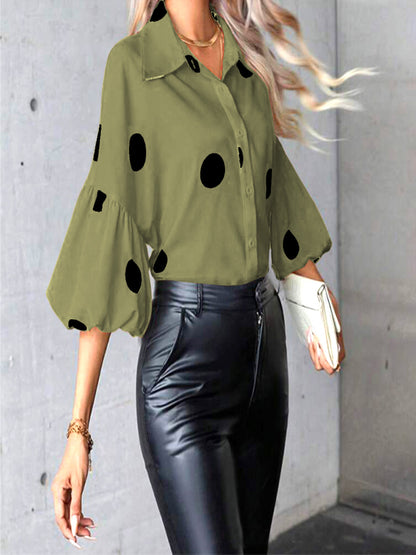 Chemisier pour femmes avec un motif de points sur toute la surface et des manches volumineuses Chic und Stil