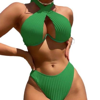 Bikini triangle pour femmes avec design enveloppant innovant et forte échancrure Chic und Stil