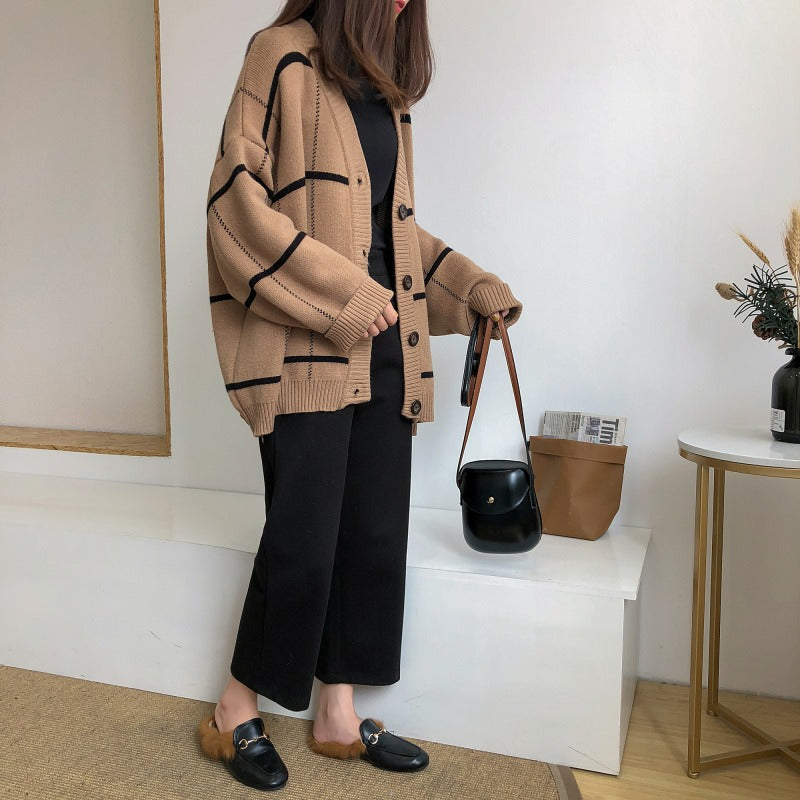 Dames gros tricot cardigan avec un motif à carreaux à la mode et des poches pratiques Chic und Stil