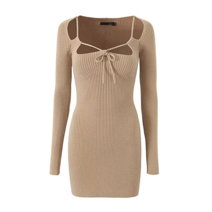 Robe ajustée à côtes pour femme avec des détails découpés et des manches longues Chic und Stil