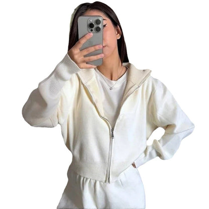 Pull en tricot sportif pour femmes avec col montant et fermeture éclair Chic und Stil