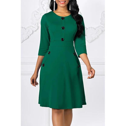 Robe classique à manches trois-quarts pour femmes avec détails boutonnés Chic und Stil