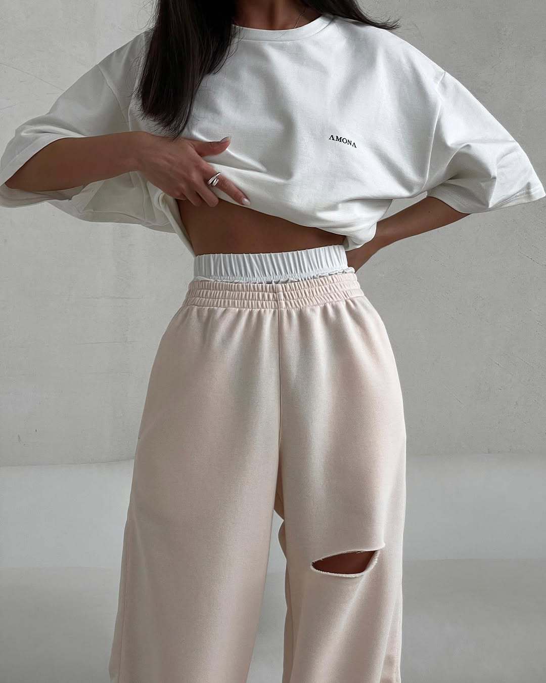 Oversized casual t-shirt for ladies and loose-fitting leisure pants with zipper Chic and Style