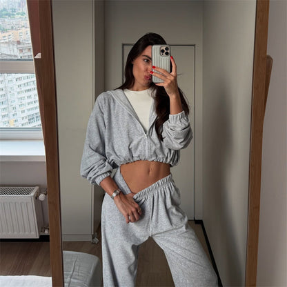 Casual short hoodie set for women with wide pants Chic and Style