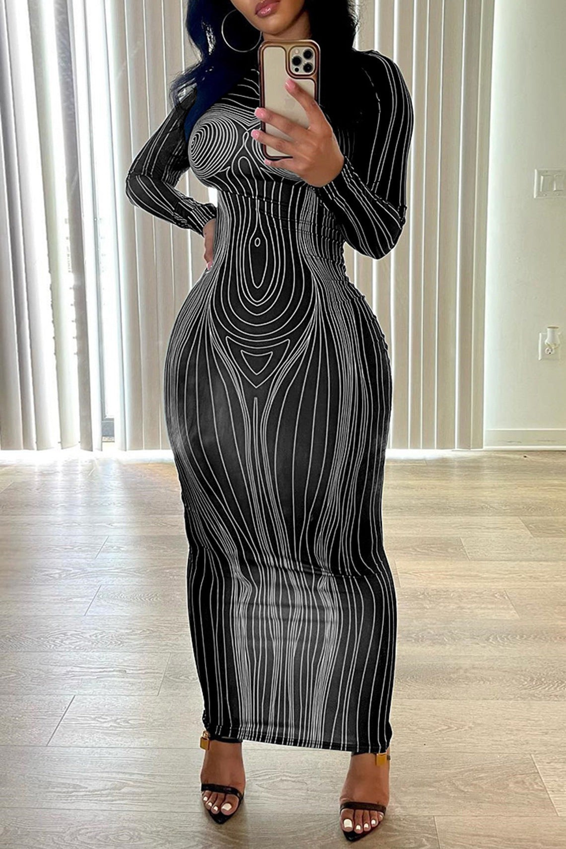 Robe maxi à manches longues pour femmes avec structure de lignes sculptante Chic und Stil