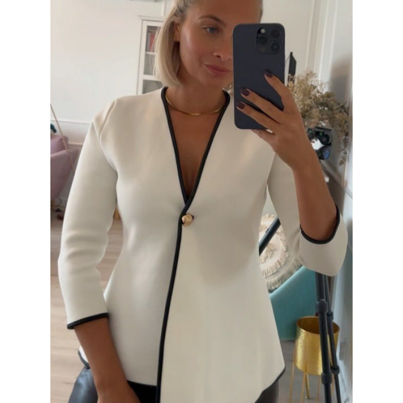 Elegant women's jacket with asymmetric cut and metallic button Chic and Style