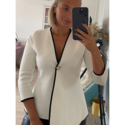 Elegant women's jacket with asymmetric cut and metallic button Chic and Style