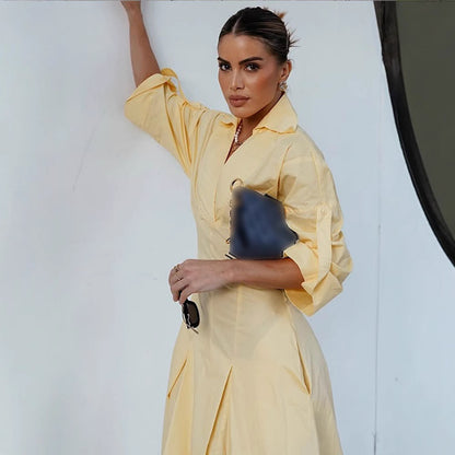Robe chemise pour dames avec un élégant décolleté en V et des manches larges Chic und Stil