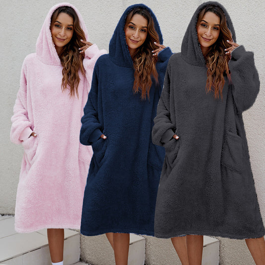 Robe hoodie en fleece confortable pour femmes avec poches pratiques et grande capuche Chic und Stil
