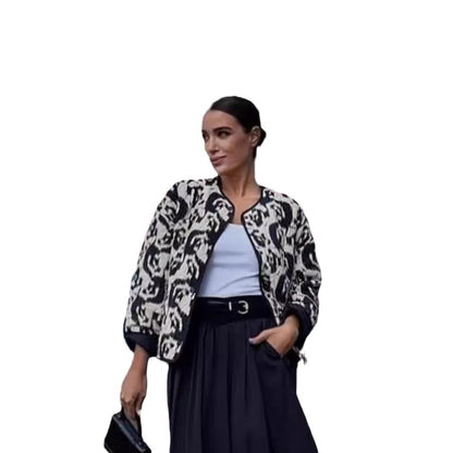 Chemise overshirt à carreaux pour femmes avec des détails contrastants et une coupe décontractée Chic und Stil