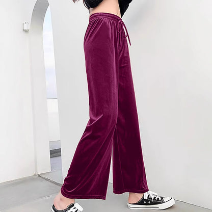 Soft and casual lounge pants in velvet for ladies Chic und Stil