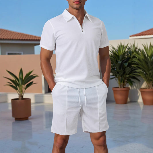 Homme Polo sportif à manches courtes avec zip et shorts assortis Chic und Stil