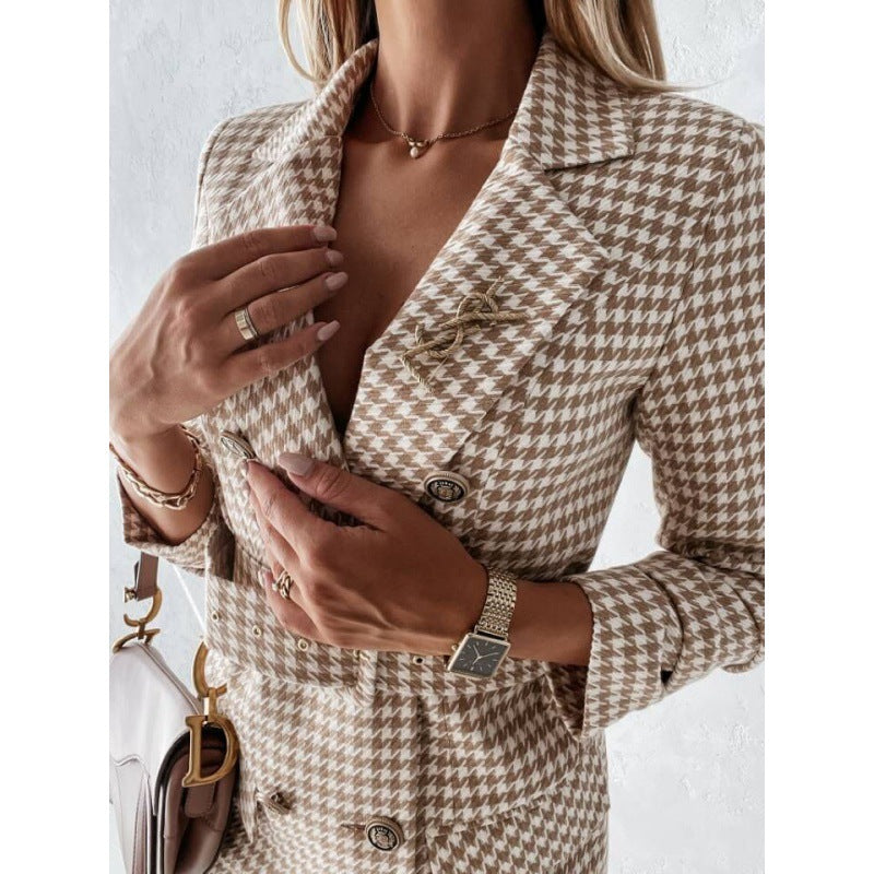 Robe chemise pour femmes au design classique pied-de-poule avec élégante taille cintrée et double rangée de boutons Chic und Stil