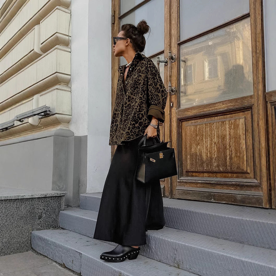 Chemise légère pour femmes avec motif léopard et coupe décontractée Chic und Stil