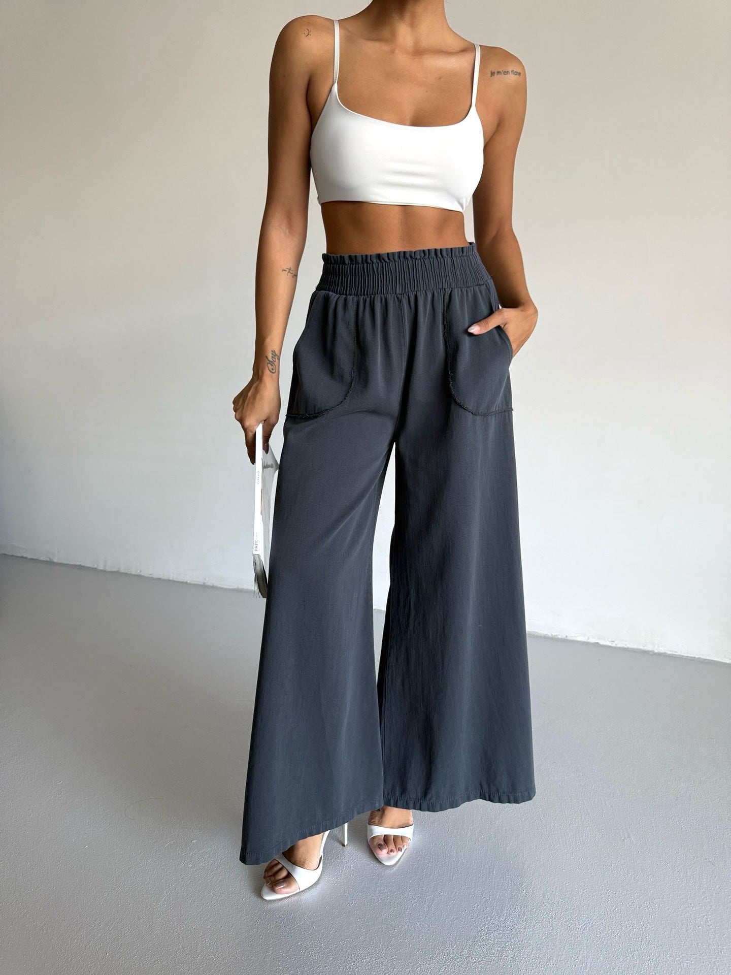 Wide palazzo pants for women with elastic waist and practical pockets Chic and Style