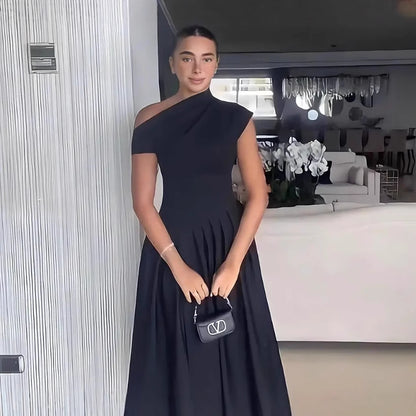 Dames Robe Maxi Élégante avec Encolure Asymétrique à Une Épaule et Jupe Fluide Chic und Stil
