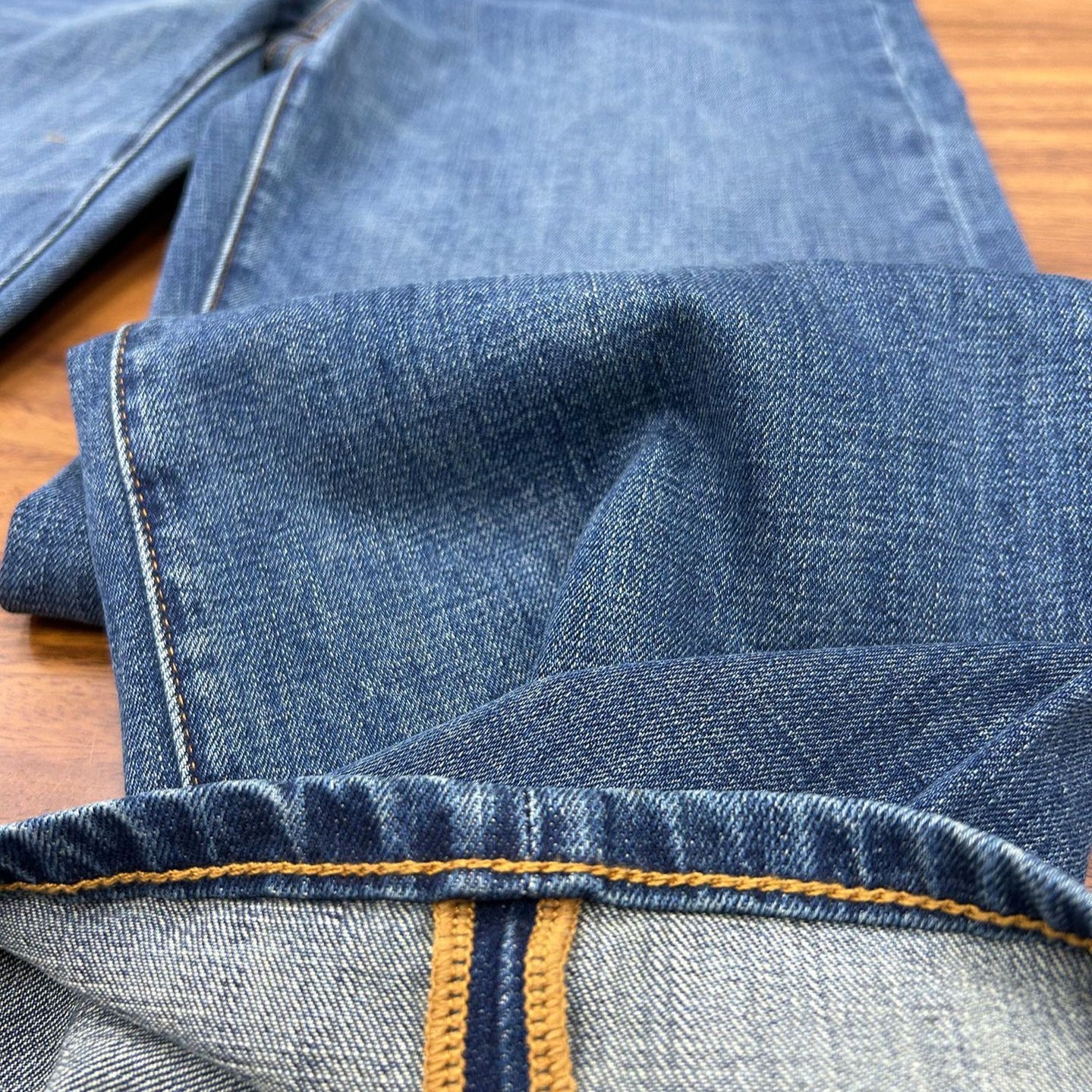 Dames blazer élégant à double boutonnage en matière fine avec une coupe flatteuse Chic und Stil