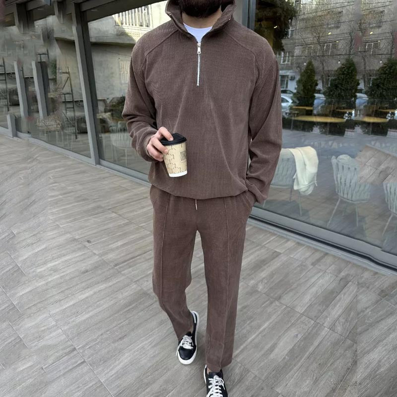 Ensemble de détente pour hommes composé d'un pull de haute qualité avec fermeture éclair et de pantalons de jogging confortables Chic und Stil