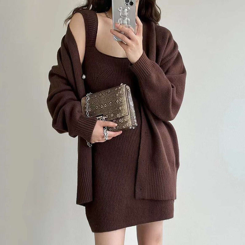 Robe en tricot pour femmes avec un motif à fines côtes et une coupe asymétrique Chic und Stil