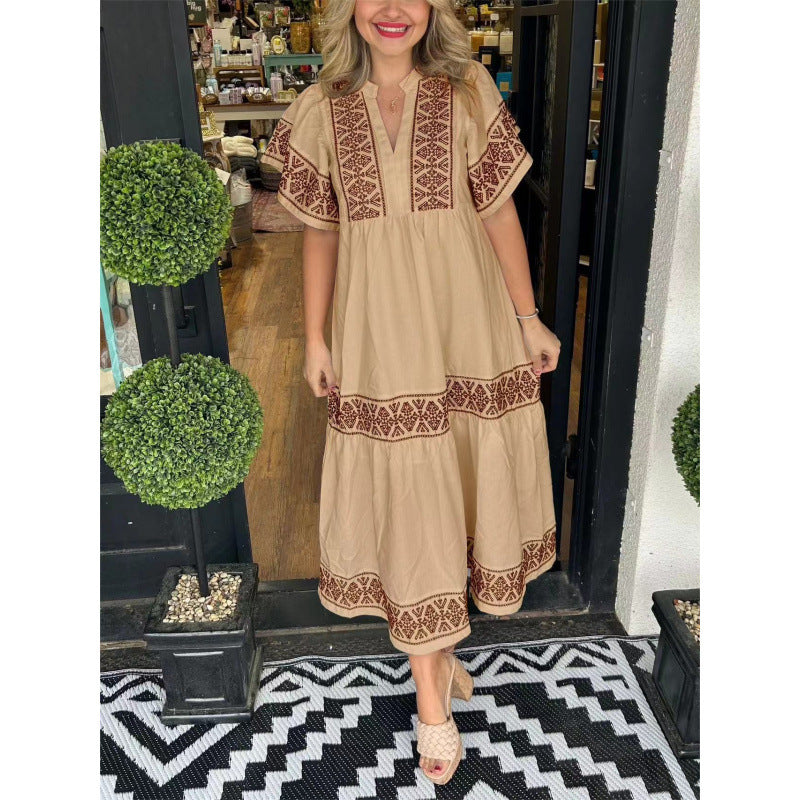 Robe maxi femme avec des détails de broderie raffinés et une coupe évasée Chic und Stil