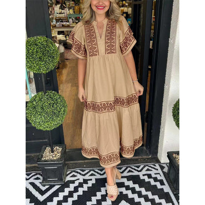 Robe maxi femme avec des détails de broderie raffinés et une coupe évasée Chic und Stil