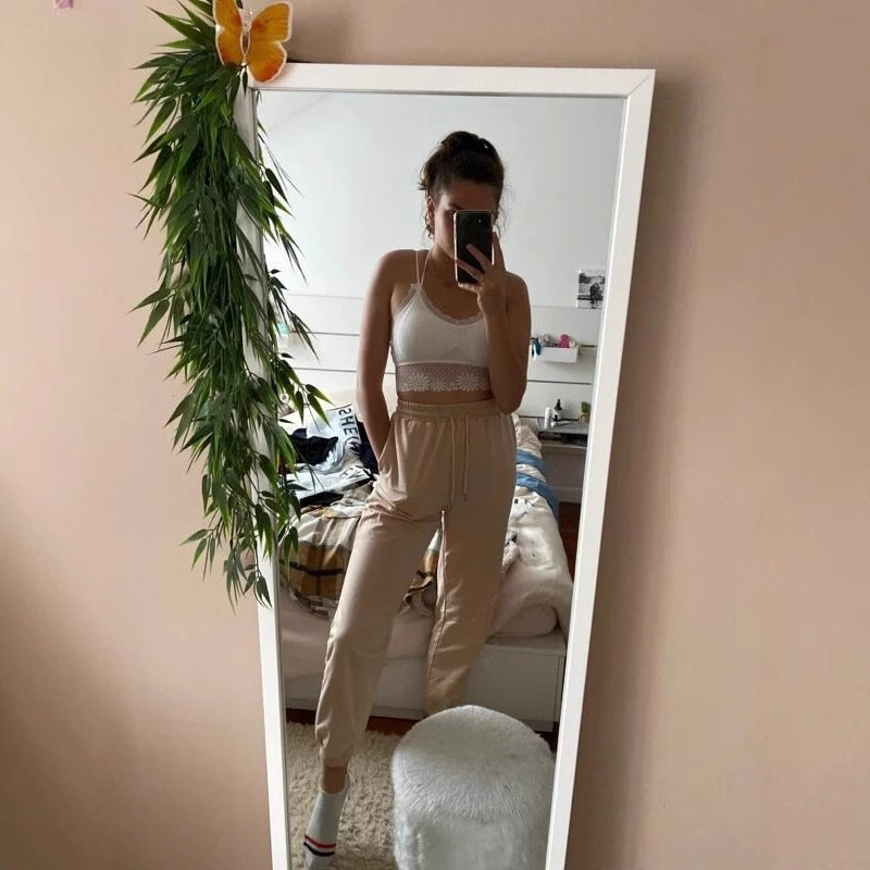 Casual women's pants with a slim fit and high waist Chic and Style