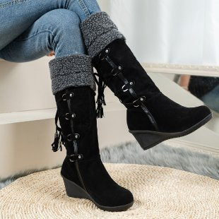 Bottes à talons compensés pour femmes avec doublure intérieure douillette et design de laçage à la mode Chic und Stil