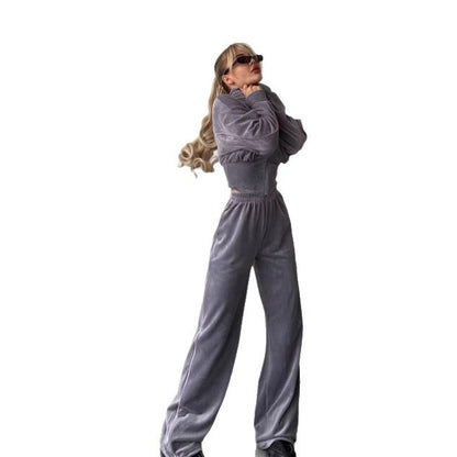 Sporty velvet jogging set for women with cropped hooded jacket and comfortable pants Chic and Style