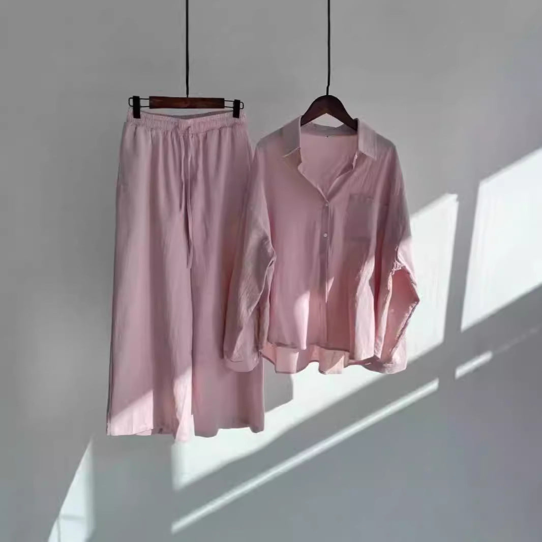 Two-piece casual set for women consisting of a loose top and comfortable pants Chic und Stil
