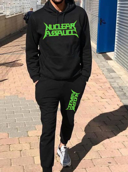 Men's hoodie and jogger pants set with eye-catching front print Chic und Stil