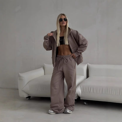 Casual oversized hoodie set for women and wide jogger pants.
