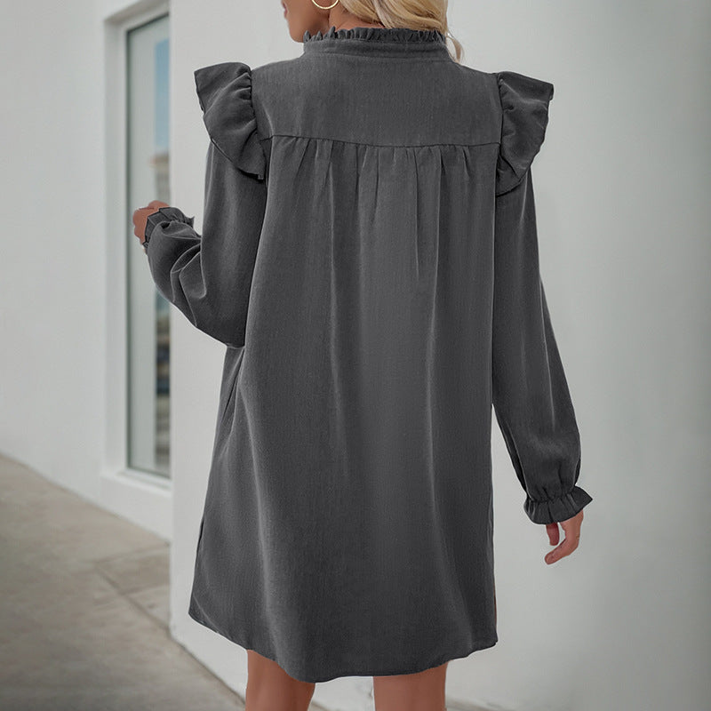 Robe chemise élégante pour femmes avec des manches volantées et un décolleté en V Chic und Stil