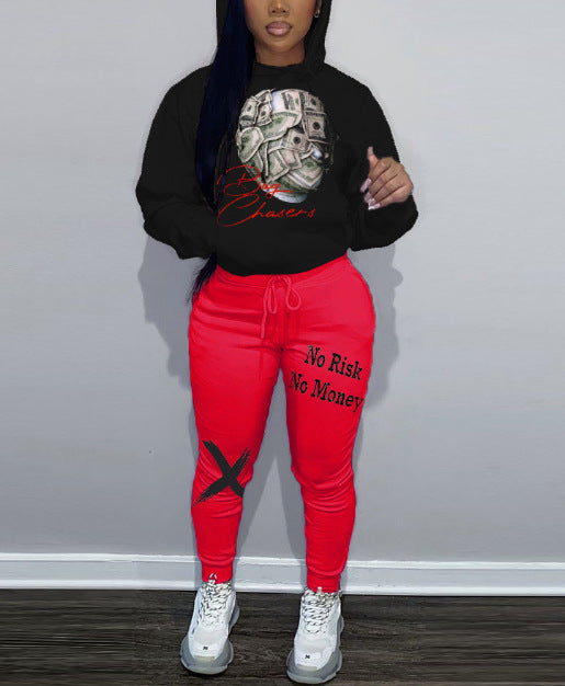 Women's hoodie and jogger pants set with a catchy coin pattern Chic und Stil