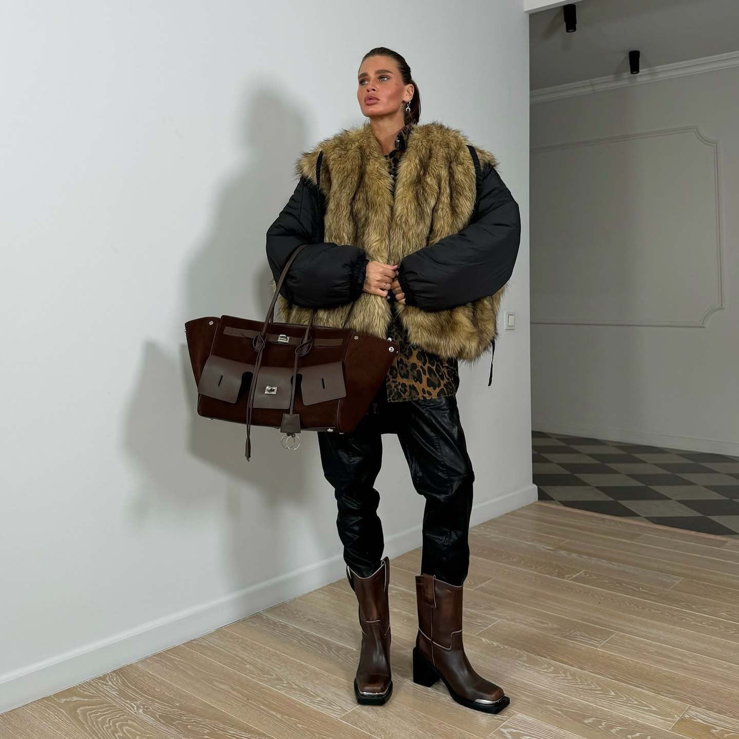 Dame sweat-shirt en polaire avec col en fausse fourrure et coupe oversized Chic und Stil