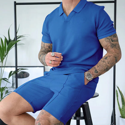 Homme polo à manches courtes avec une coupe sportive et shorts de sport Chic und Stil