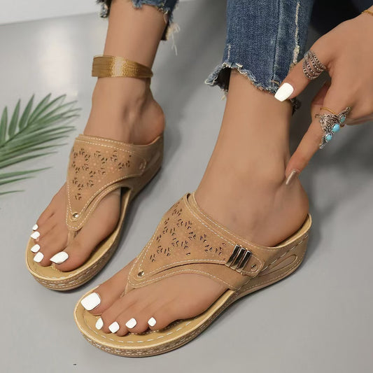 Sandales à glissière élégantes pour dames avec découpes Chic und Stil