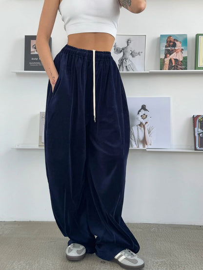 Wide velvet pants for women with elastic waist and practical side pockets Chic and Style